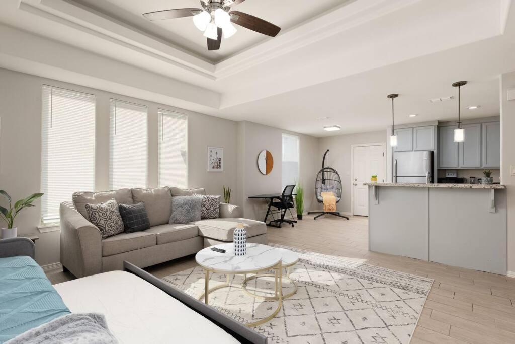 Cozy 3 Bed 2 Bath Apartment, Near Shopping Plazas, Expressway And Free Parking Edinburg Zewnętrze zdjęcie